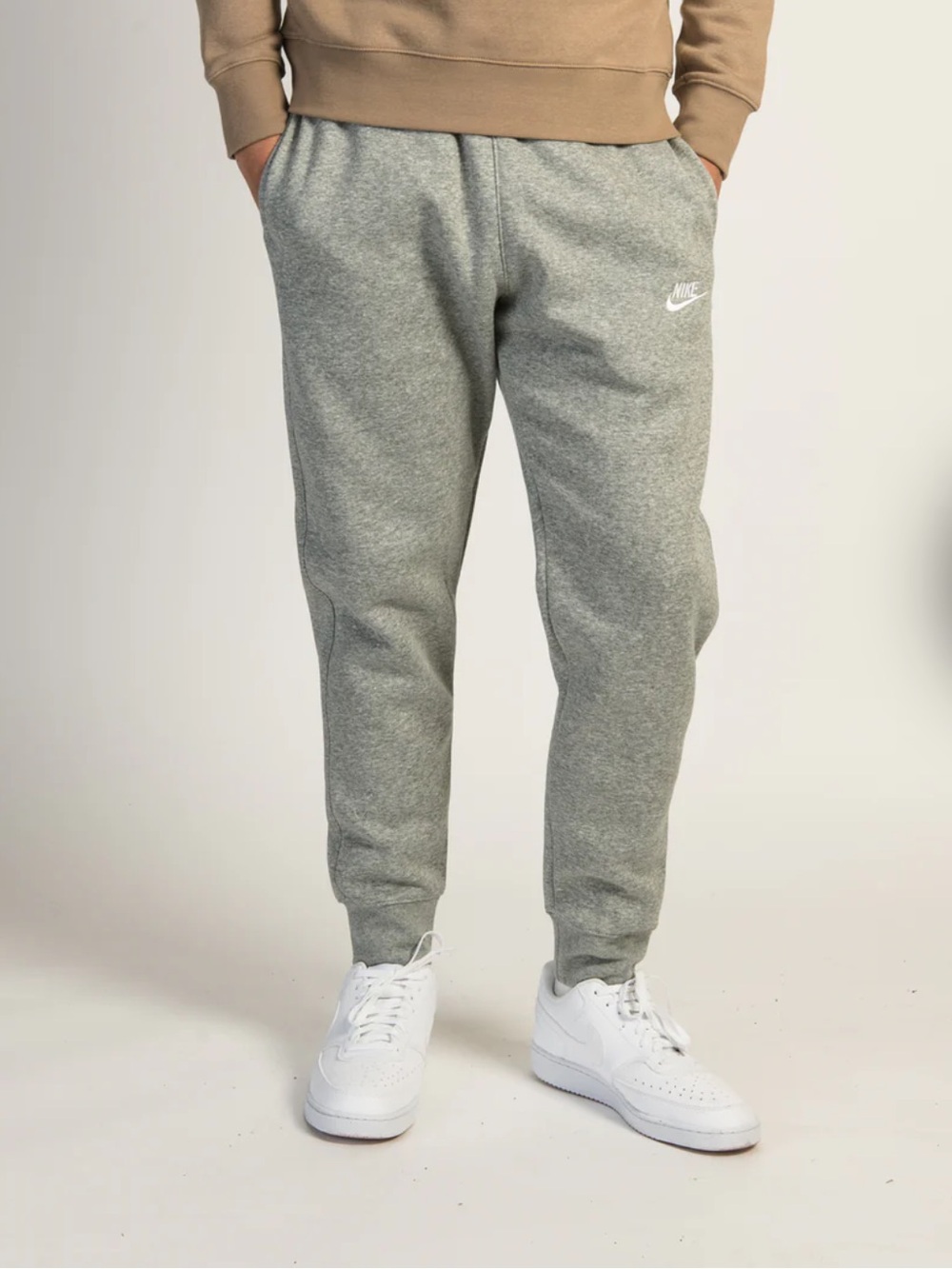 GUC Size Medium Nike Men's Light Grey Club Fleece Joggers